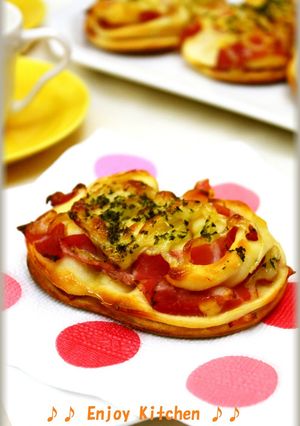 A picture of [Beginner Level] Bacon Bread Rolls Made in a Bread Machine.