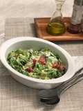 Ensalada de yogurt griego y queso manchego