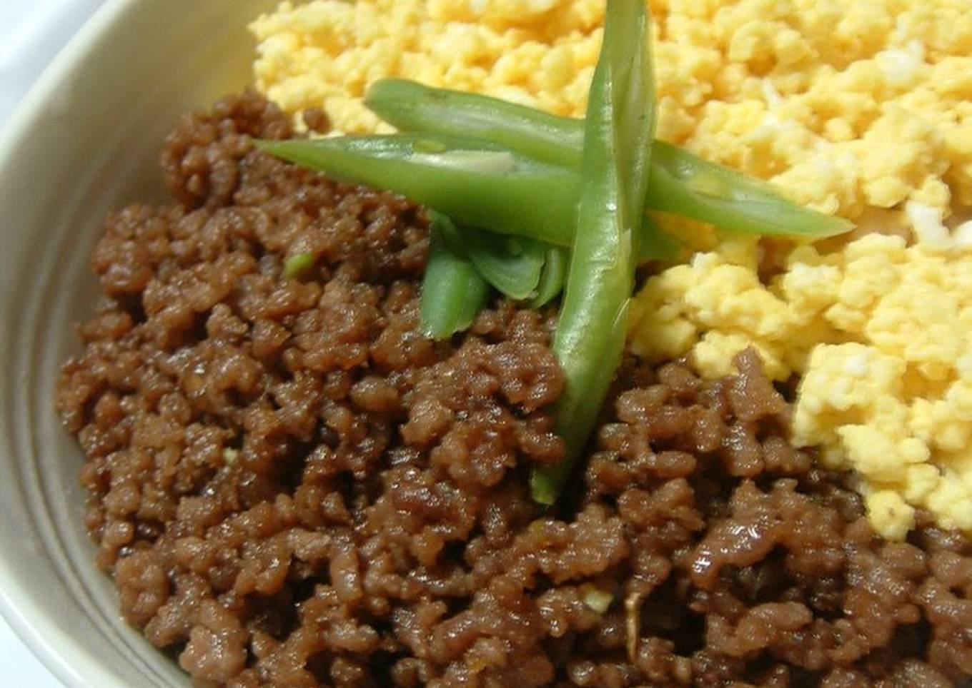 Easy, Light and Fluffy Two-color Rice Bowl