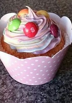 A picture of SKITTLES CUPCAKES.