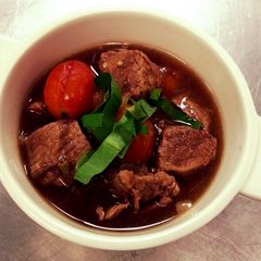 A picture of Spicy beef soup (Thai style).