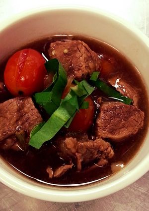 A picture of Spicy beef soup (Thai style).