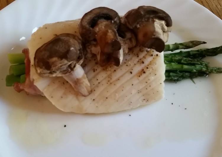 Steps to Make Award-winning Baked Halibut with asparagus and mushrooms