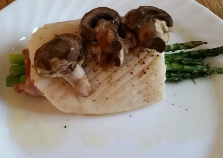 Dinner Ideas Baked Halibut with asparagus and mushrooms