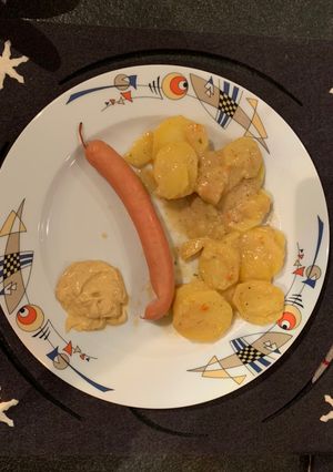 Kartoffelsalat aus der Küchenmaschine mit Wiener Würstchen Rezepthauptbild