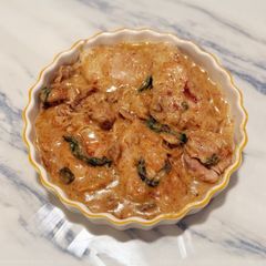 A picture of Chicken with prosciutto and mascarpone.