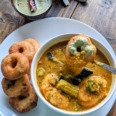 A picture of Medu Vadas.