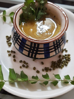 મગ નો સૂપ (Moong Soup Recipe In Gujarati) રેસીપી મુખ્ય ફોટો