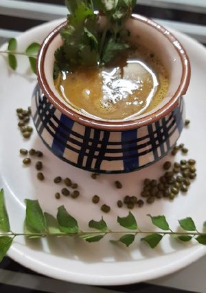 મગ નો સૂપ (Moong Soup Recipe In Gujarati) રેસીપી મુખ્ય ફોટો
