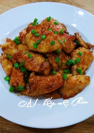 Hình của món Ức gà rim mắm tỏi.