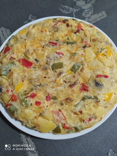 Una foto de Mega Tortilla de patatas y verduras🍆🌶️🥔🥚