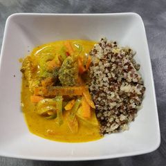 A picture of Chicken curry with quinoa (gluten free).