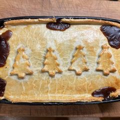 A picture of Mushroom and ale pie.
