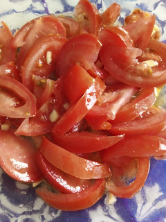 Una foto de Tomate con ajito alineado