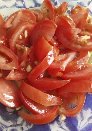 Una foto de Tomate con ajito alineado