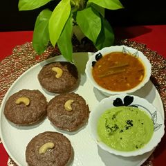 A picture of Ragi Idli.