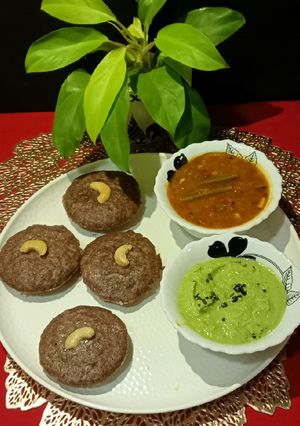 A picture of Ragi Idli.