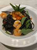 สปาเก็ตตี้เส้นดำพริกแห้งไข่กุ้ง