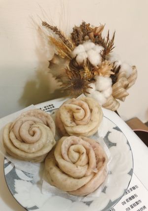 芋頭鮮奶玫瑰饅頭 的食譜成品照片