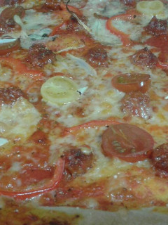 Una foto de Pizza de chistorra y emmental