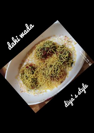 A picture of South Indian Dahi wada.