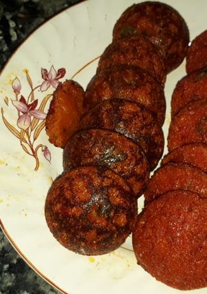 A picture of Beetroot appams.