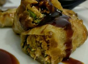 Una foto de SPRING Rolls (rollitos primavera) rellenos con vegetales...!