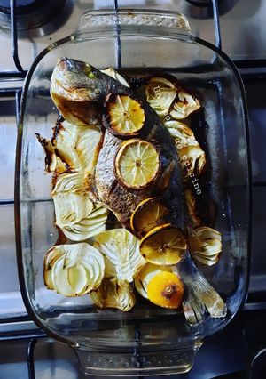 Une photo de Dorade sur son lit de fenouil au four 🍋