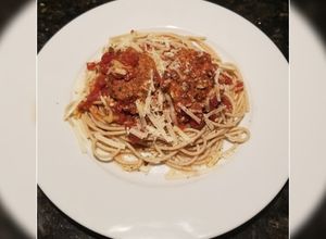 Una foto de Albóndigas de pavo y calabacín en salsa de tomate