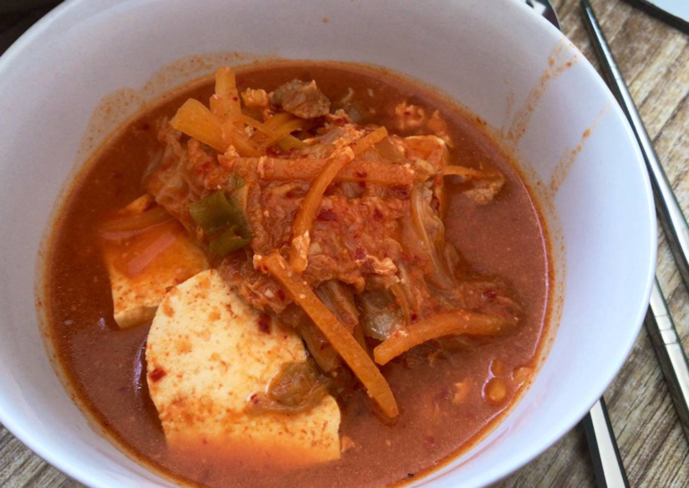 Kimchi Jigae (김치 지개)