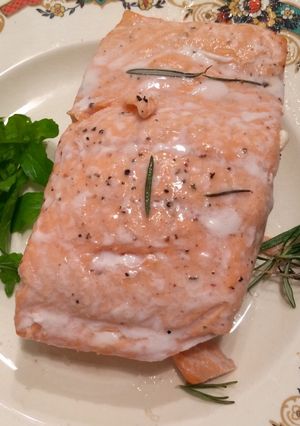 Una foto de Salmón a la "piastra di sale" ligeramente ahumado