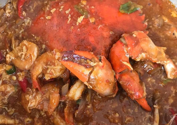 Cumi, udang, kepiting (seafood) saus pedas manis