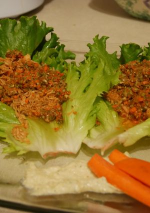 A picture of Buffalo Chicken Lettuce Wraps with Ranch Carrot Relish.