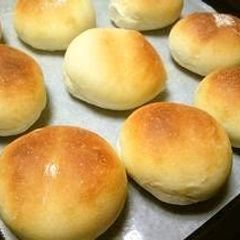 A picture of Petit Bread Rolls.