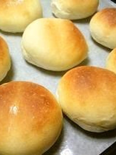A picture of Petit Bread Rolls.