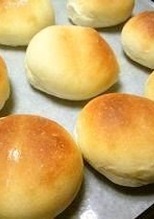 A picture of Petit Bread Rolls.