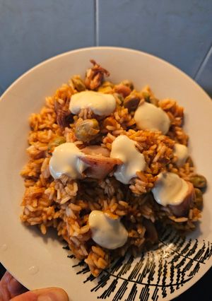 Una foto de Arroz de habitas y calamares con mayonesa de ajo asado