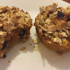 A picture of Mini Pumpkin Oatmeal Pies.