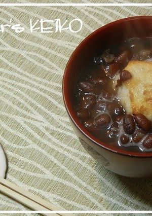 A picture of Sweet Red Bean Soup (Zenzai).