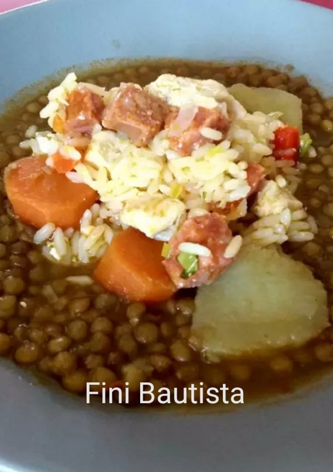 Una foto de Lentejas con arroz y pollo