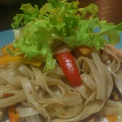 A picture of Pad Thai x Any Vegetables.
