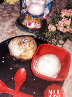 A picture of Milk Mochi with Chocolate.