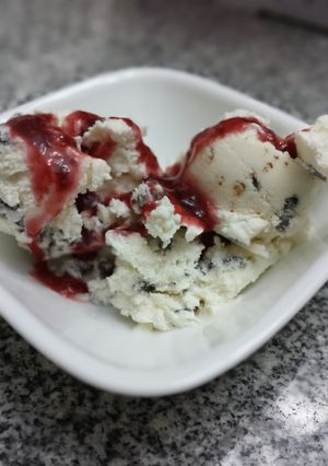 A picture of Raspberry Chocolate Chip Ice Cream.