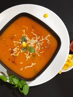 ટોમેટો કોર્ન બેસીલ સૂપ (Tomato Corn Basil Soup Recipe In Gujarati) રેસીપી મુખ્ય ફોટો