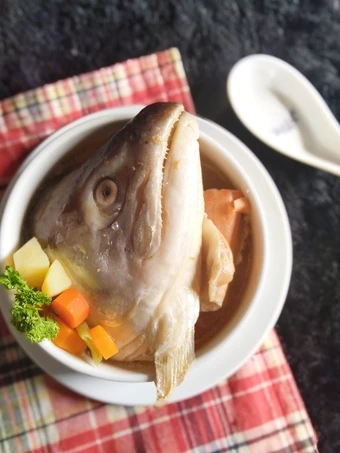 Cara Mudah Menyiapkan Resep Sup kepala &amp; daging salmon🐳 yang Bisa Manjain Lidah Anti Ribet, Mantap