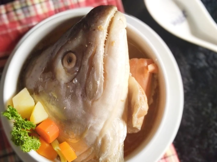 Cara Mudah Menyiapkan Resep Sup kepala &amp;amp; daging salmon🐳 yang Bisa Manjain Lidah Anti Ribet, Mantap
