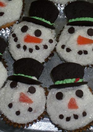 A picture of Festive Snowmen Cupcakes.