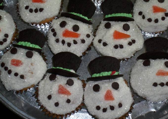 Simple Way to Prepare Homemade Festive Snowmen Cupcakes