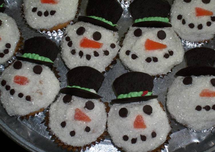 Festive Snowmen Cupcakes