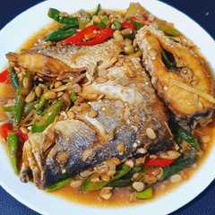 A picture of Kakap masak tauco.